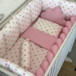 Set Bumper Roze Srca i Roze – Ogradica sa tri strane, pletenica, plahta, jastuk, jorgan
