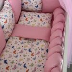 Set Bumper Leptirići i Roze – Ogradica sa tri strane, pletenica, plahta, jastuk, jorgan