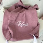 Pletena pamučna dekica AirCotton sa kićankama - Puder Roze