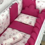 Set Bumper Roze Medo na Dugi i Pink – Ogradica sa tri strane, pletenica, plahta, jastuk, jorgan