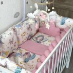 Set Bumper Vile i Roze – Ogradica sa tri strane, pletenica, plahta, jastuk, jorgan