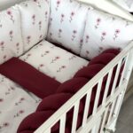 Set Bumper Roze Suncokreti i Bordo – Ogradica sa tri strane, pletenica, plahta, jastuk, jorgan