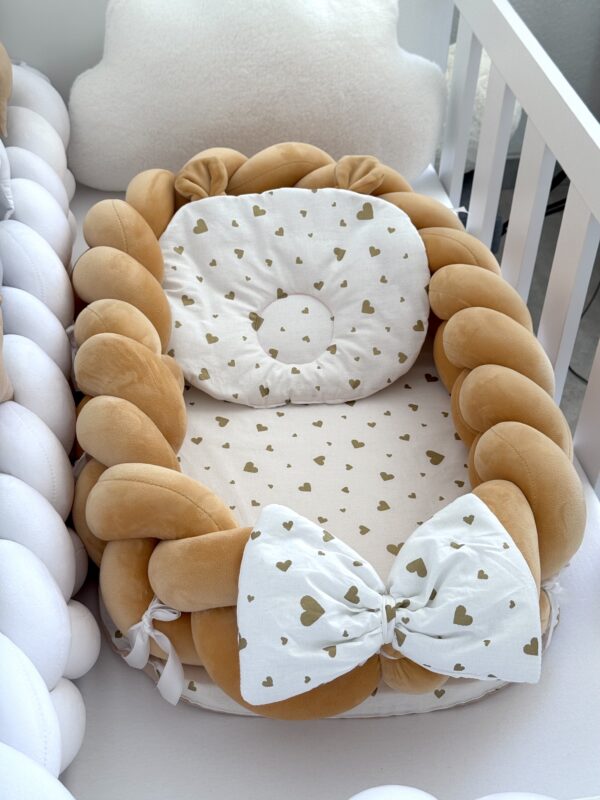 Gnijezdo pletenica Velvet Bež i Zlatna srca, s jastukom