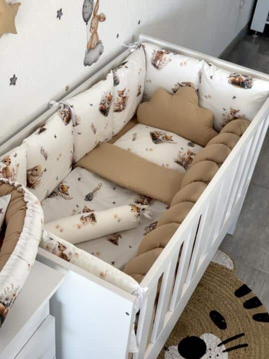 Set Bumper Bambi i Bež – Ogradica sa tri strane, pletenica, plahta, jastuk, jorgan i dva ukrasna jastuka