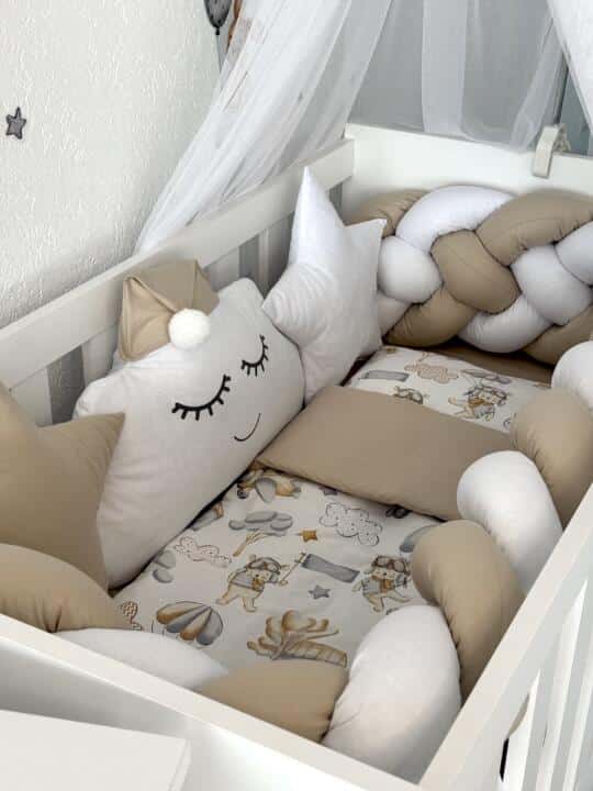 Set Zvonko Bež Pilot i Bež/Bijela - Pletenica sa 3 strane, oblak, dvije zvijezde, plahta, jastuk i jorgan