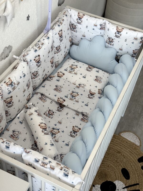 Set Bumper Plava i Mornar – Ogradica sa tri strane, pletenica, plahta, jastuk, jorgan i dva ukrasna jastuka