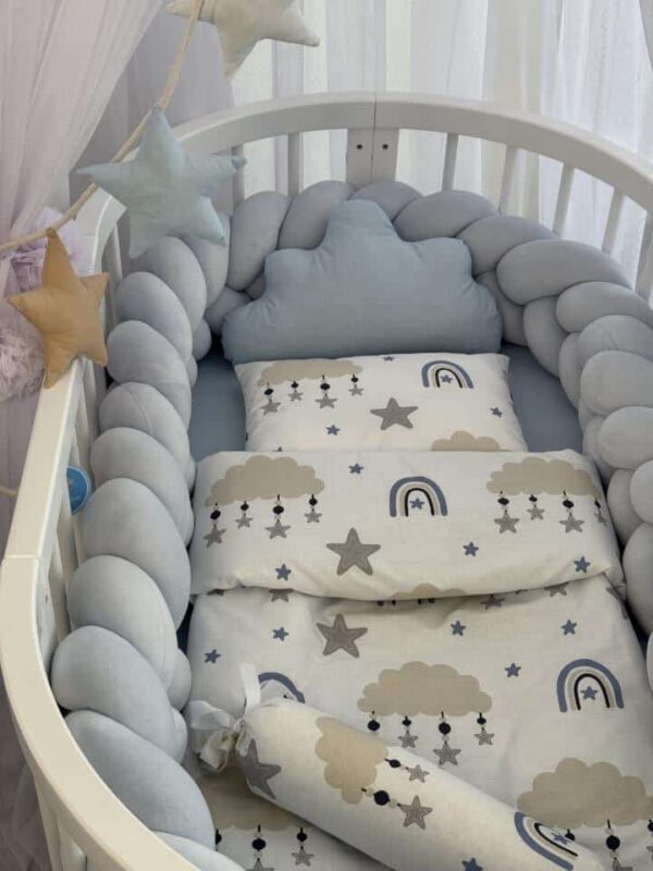 Set Velvet Braid Plava i Plave duge - Pletenica sa 4 strane, plahta, jastuk, jorgan i dva ukrasna jastuka.