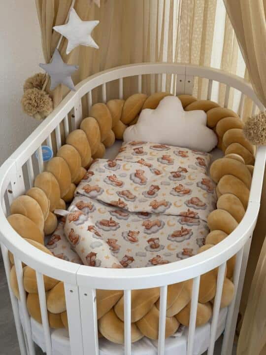 Set Velvet Braid Smeđa i Lisice - Pletenica sa 4 strane, plahta, jastuk, jorgan i dva ukrasna jastuka.