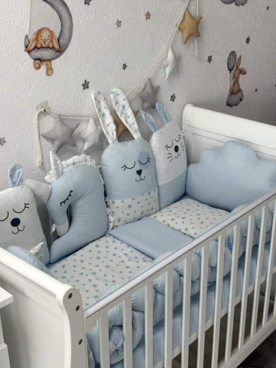 Set Vesela Družina Plava Plave Zvjezdice - ogradica sa tri strane, pletenica, plahta, jastuk, jorgan