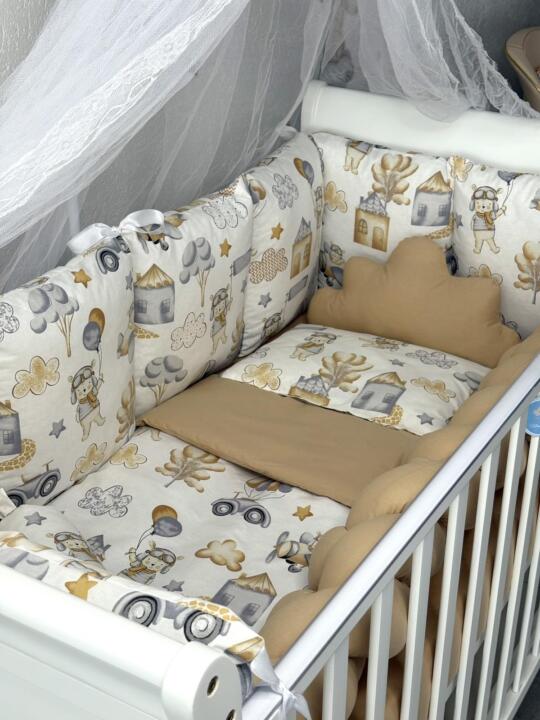 Set Bumper Bež i Bež Pilot - Ogradica sa tri strane, pletenica, plahta, jastuk, jorgan i dva ukrasna jastuka