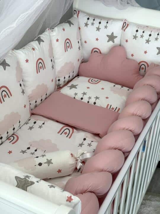 Set Bumper Puder roze i Puder roze Duge - Ogradica sa tri strane, pletenica, plahta, jastuk, jorgan i dva ukrasna jastuka