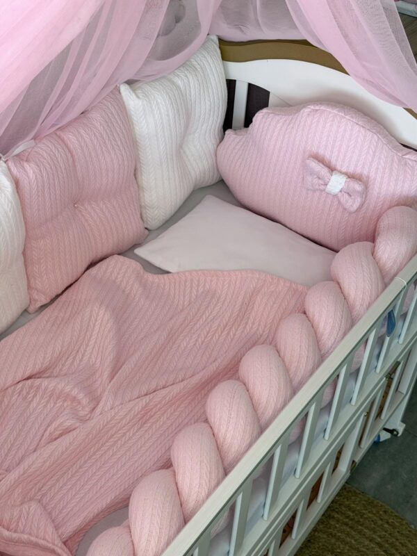 Set Button Roze Bijela - Ogradica sa tri strane, pletenica, plahta, jastuk i dekica